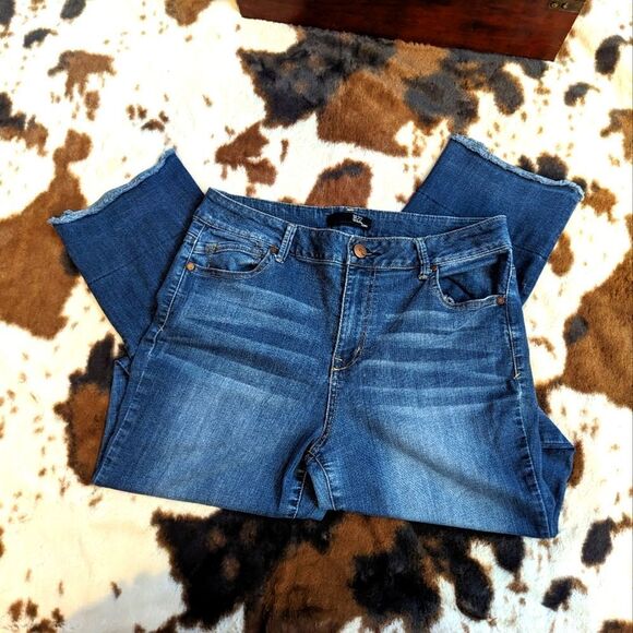 Women's 1822 Jeans Size 31 Jeans with deconstructed hem - Picture 1 of 9